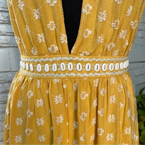 SOLD ❌ NWOT Yellow Plunge Halter Neck, Backless Dress with middle split - Picture 4 of 9